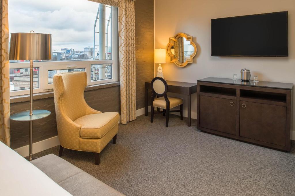The Mark Spencer Hotel - Deluxe King Room