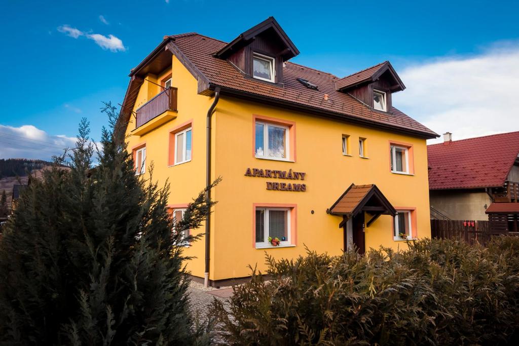 Budova, kde se aparthotel nachází