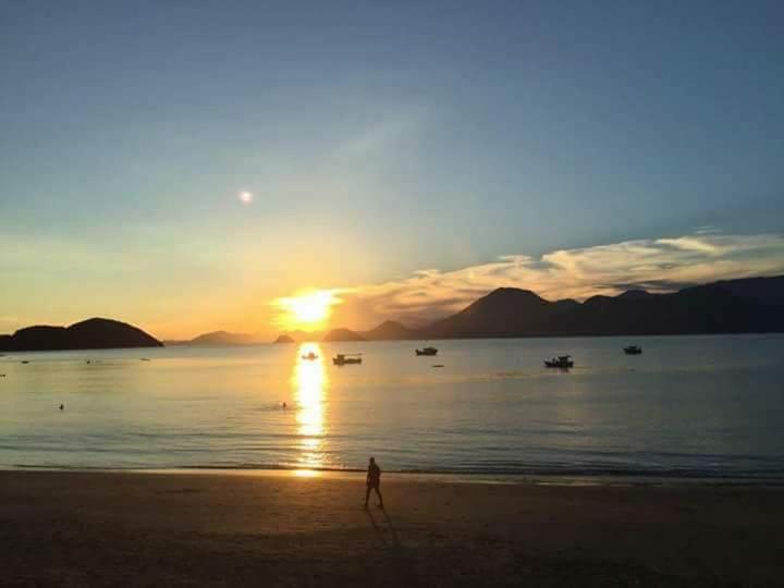  Chalés Pé na Areia - Ubatuba