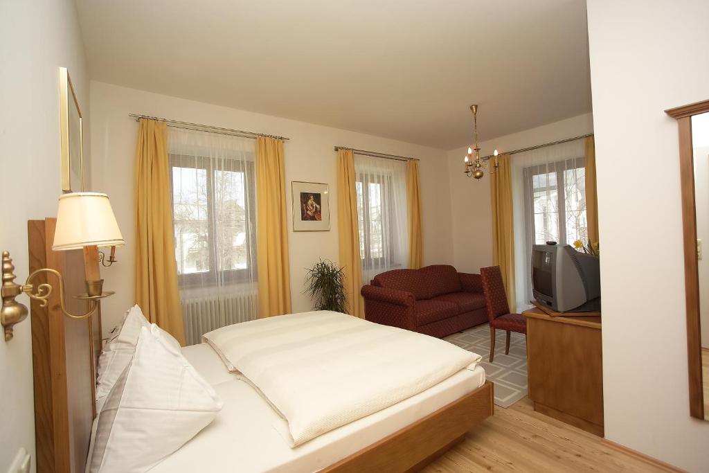 Postel nebo postele na pokoji v ubytování Gasthof zur Post