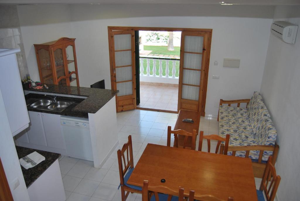Booking.com: Apartamentos Jamaica , Fornells, Espanya - 5 ...