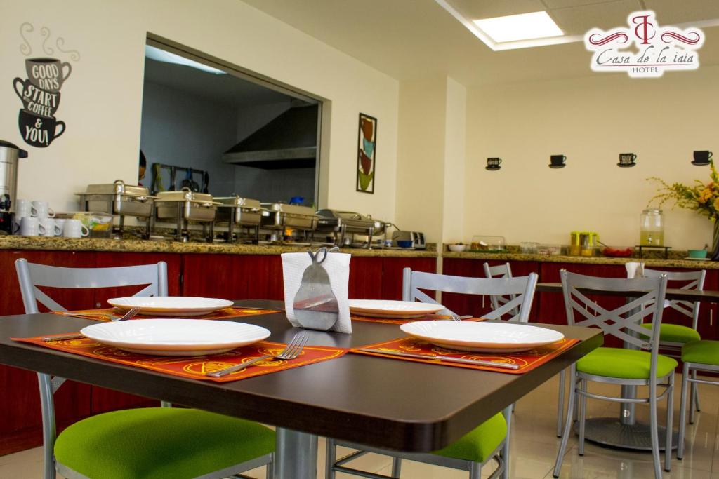 Restaurace v ubytování Casa de la iaia Hotel
