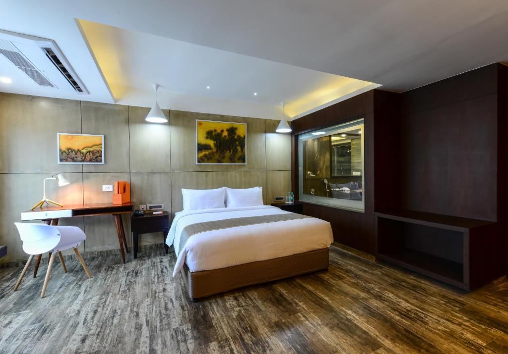 Howard Johnson by Wyndham, Kolkata Airport - Queen Suite - Non-Smoking With 20% Discount On F&B And Spa
