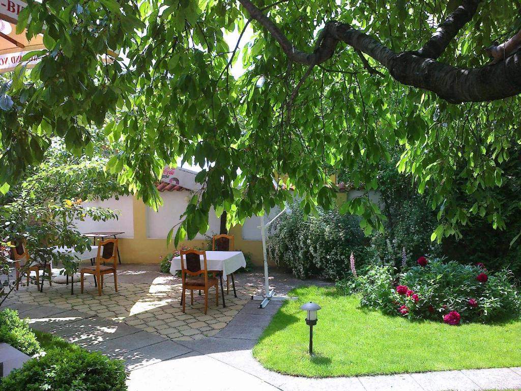 Zahrada ubytování Family Hotel Sonata