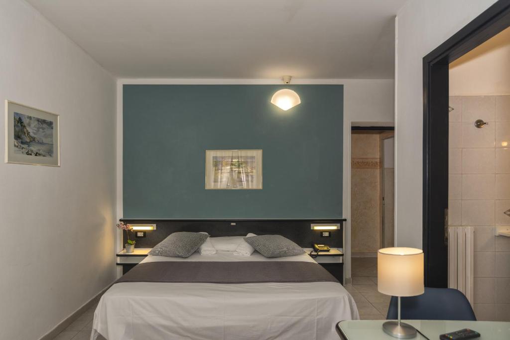 Postel nebo postele na pokoji v ubytování Hotel Amalfitana