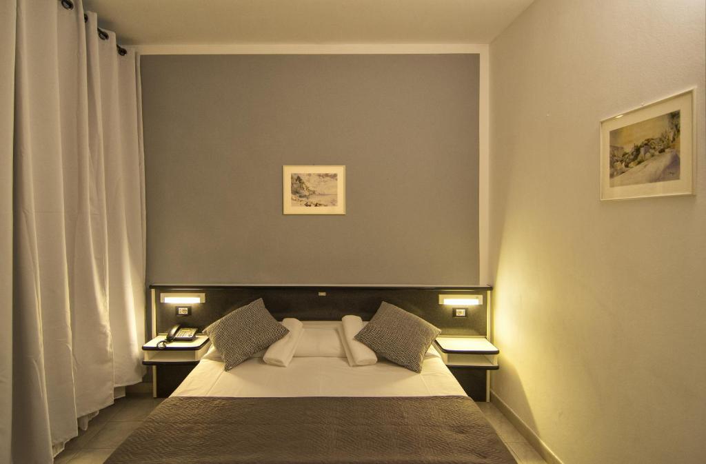 Postel nebo postele na pokoji v ubytování Hotel Amalfitana