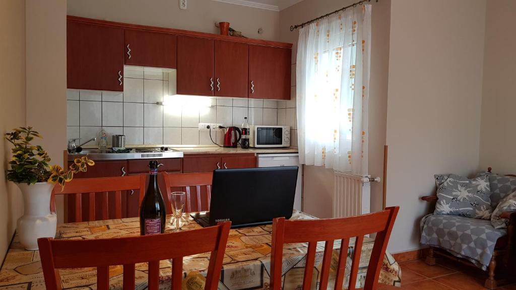 Laci Apartman - One-Bedroom Apartment With Terrace
