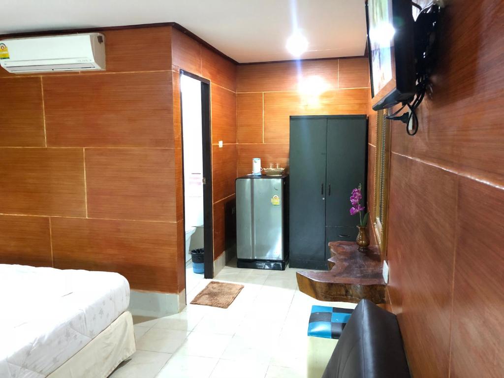 TV a/nebo společenská místnost v ubytování Ruan Mai San Ngam Resort - SHA Plus