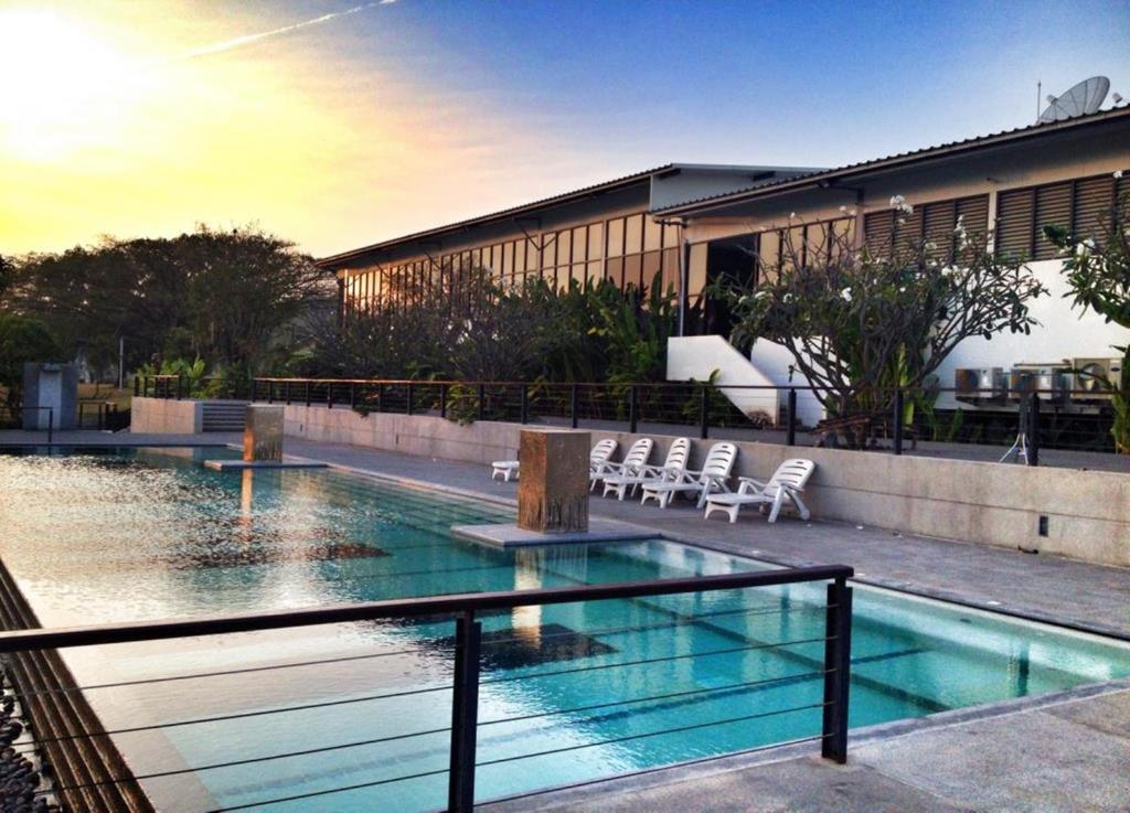 Bazén v ubytování The Piano Resort Khaoyai nebo v jeho okolí