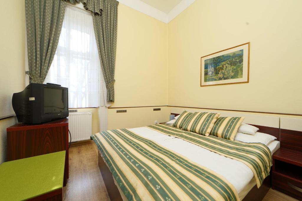 A bed or beds in a room at Hotel Blaha Lujza