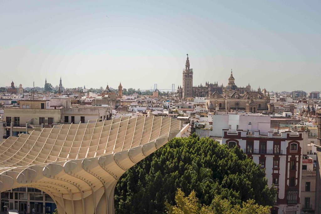 Výhľad na mesto Sevilla alebo výhľad na mesto priamo z penziónu