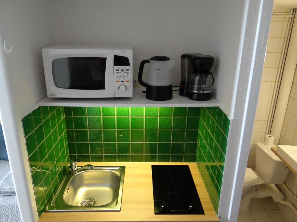 A kitchen or kitchenette at Le Cloître des Dominicains
