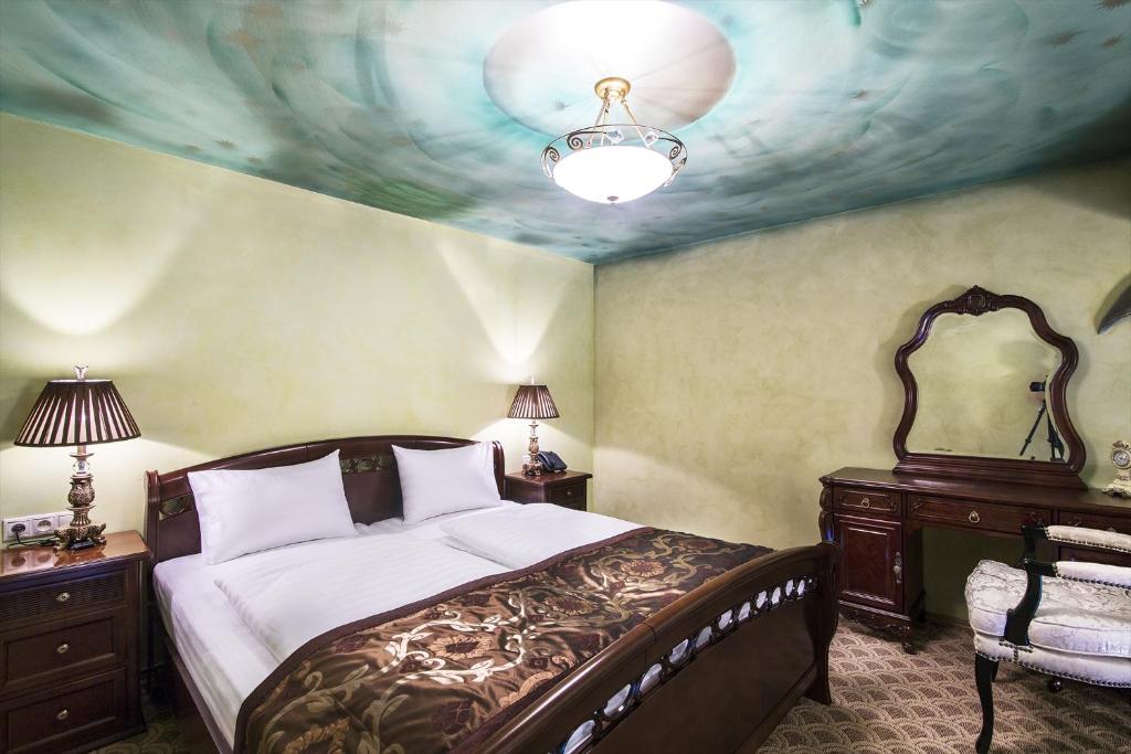 
Double Mezzanine Room
