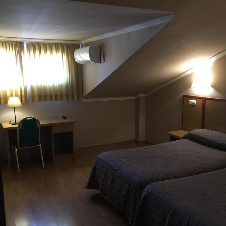 Postel nebo postele na pokoji v ubytování Hotel Avenida Leganés