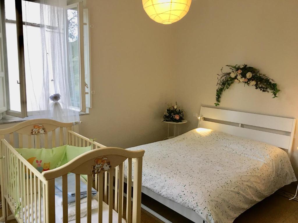 a baby room with a crib and a crib at Casa Francesca in Lucca