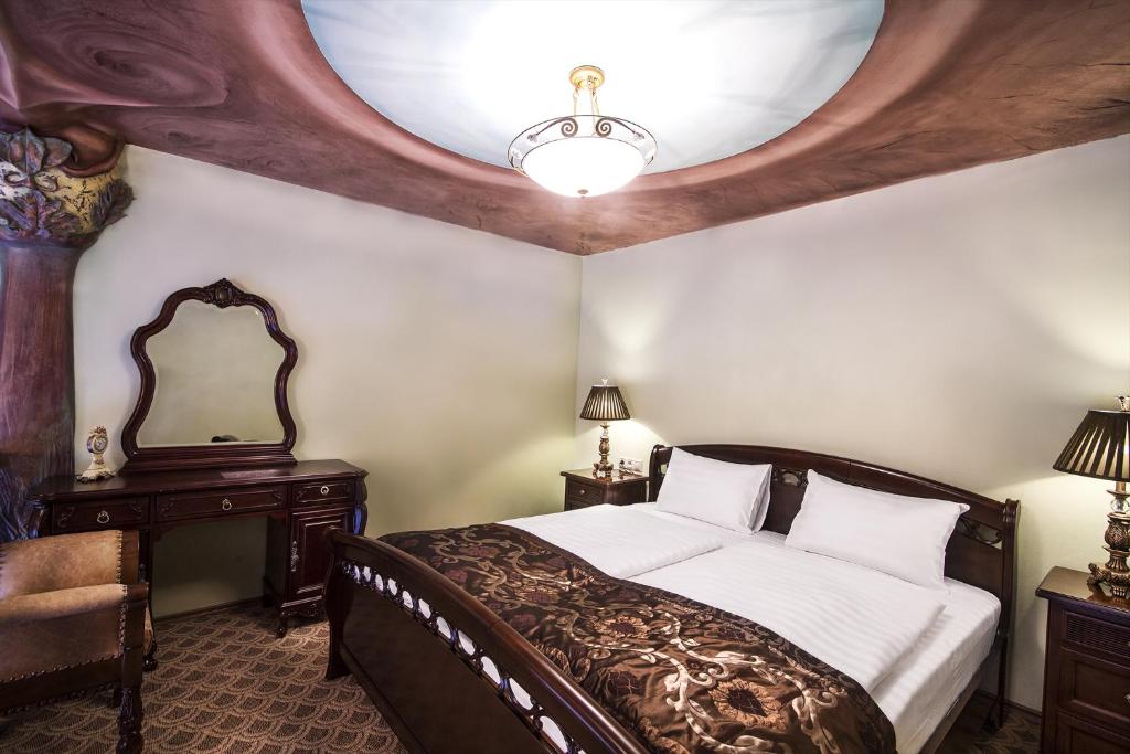 
Double Mezzanine Executive
