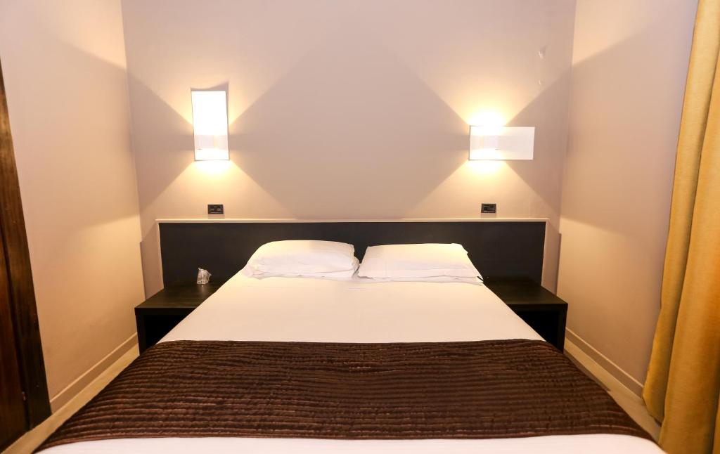 Postel nebo postele na pokoji v ubytování Hotel Mignon