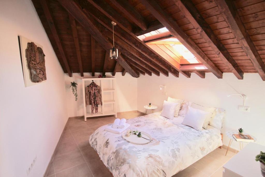 Posteľ alebo postele v izbe v ubytovaní carmen apartments