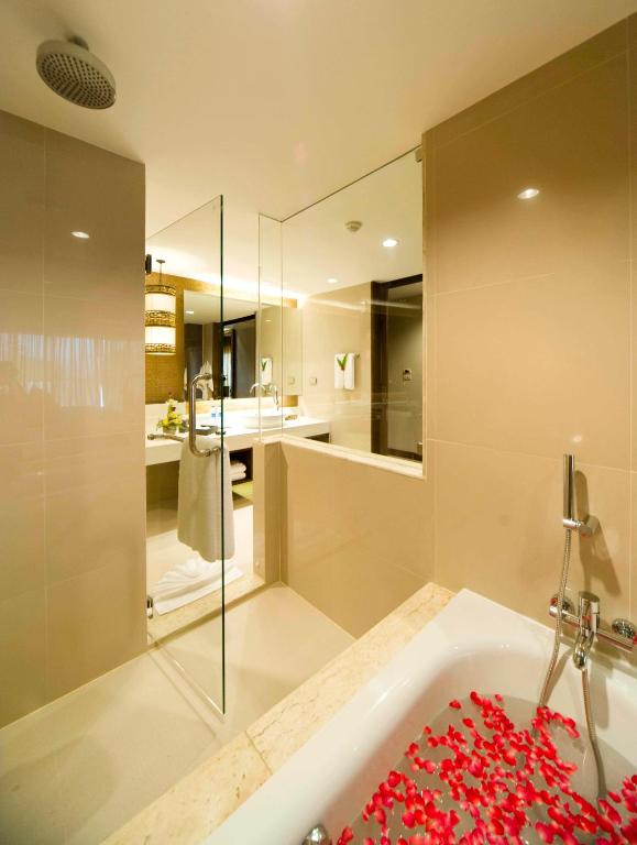 Koupelna v ubytování Sareeraya Villas & Suites