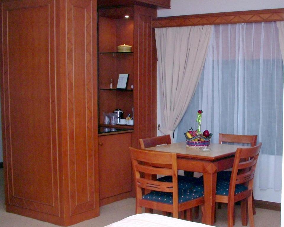 Kuchyň nebo kuchyňský kout v ubytování Hotel Sibayak Internasional