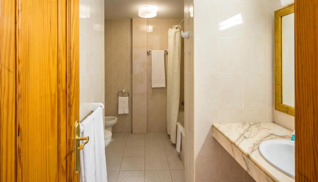 Koupelna v ubytování BLUESEA Hotel Los Fiscos