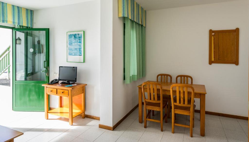 TV a/nebo společenská místnost v ubytování BLUESEA Hotel Los Fiscos