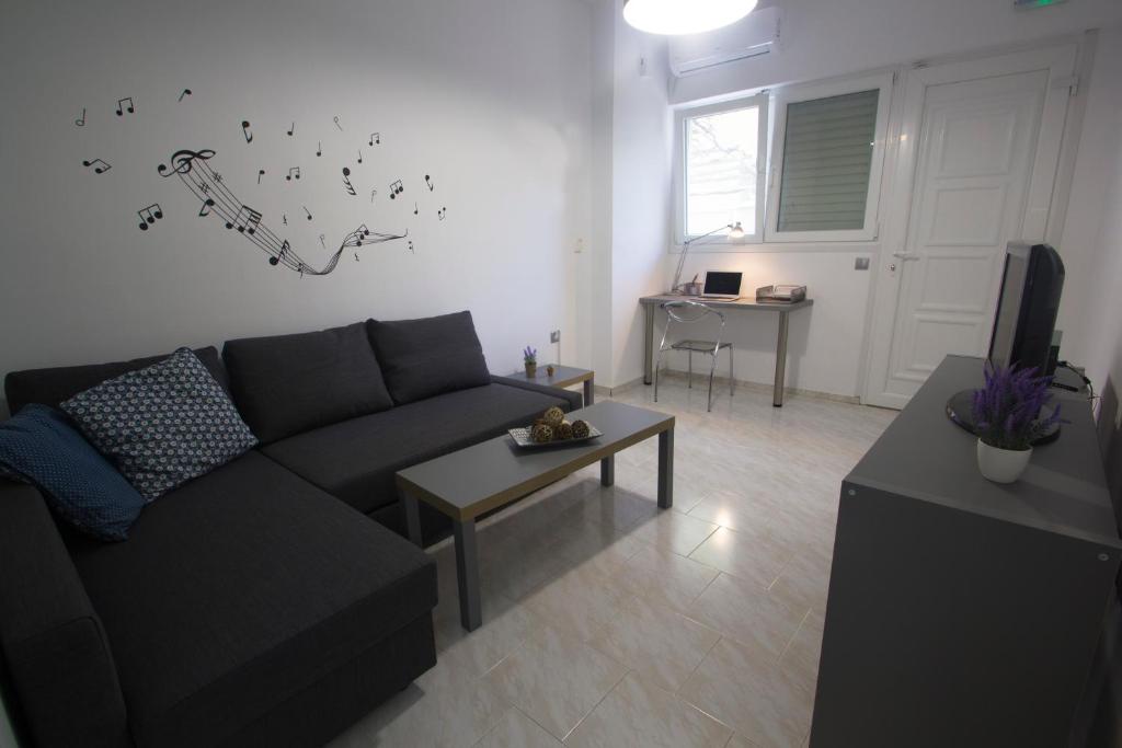 A seating area at Amaradios
