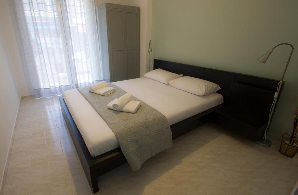 A bed or beds in a room at Amaradios