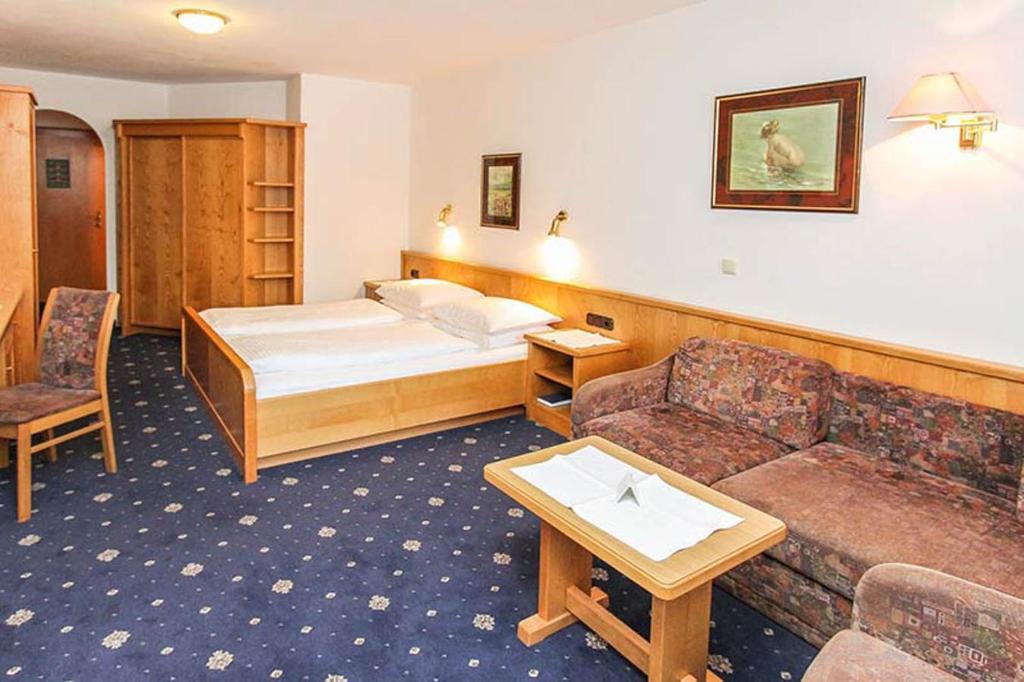 Postel nebo postele na pokoji v ubytování Gasthof Bad Hochmoos