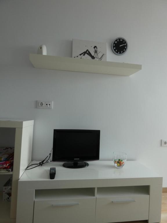 TV a/nebo společenská místnost v ubytování Bay Home