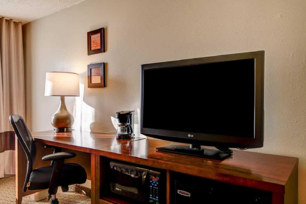Comfort Inn Kennesaw - King Room - Non-Smoking
