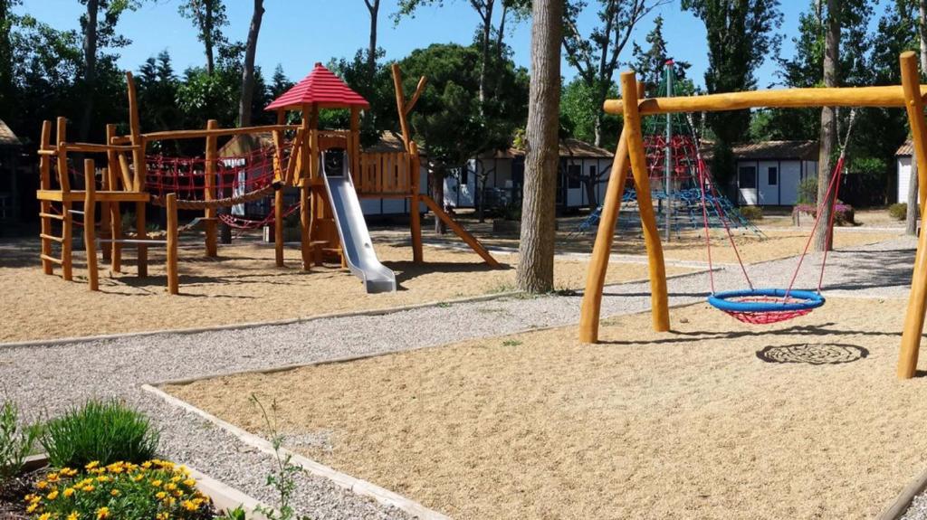 Herní místnost nebo prostor pro děti v ubytování Camping La Dune