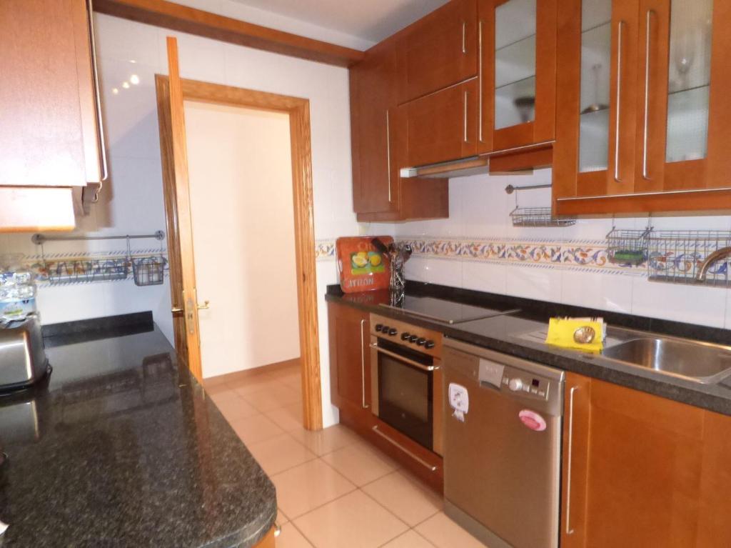 Kuchyňa alebo kuchynka v ubytovaní Nerja Burriana Playa