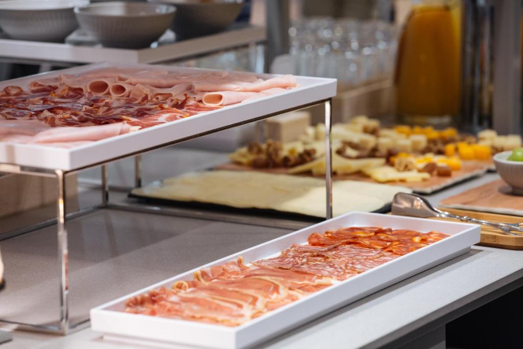 Comida en o cerca de este hotel