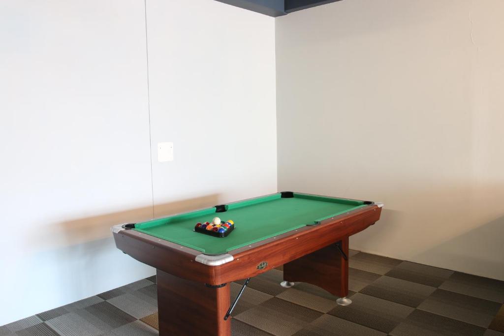 Biliár nebo kulečník v ubytování Hafnarstræti Hostel