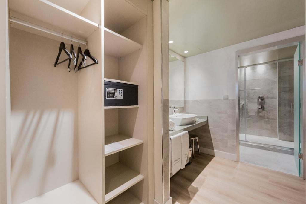 Catalonia Granada - 13