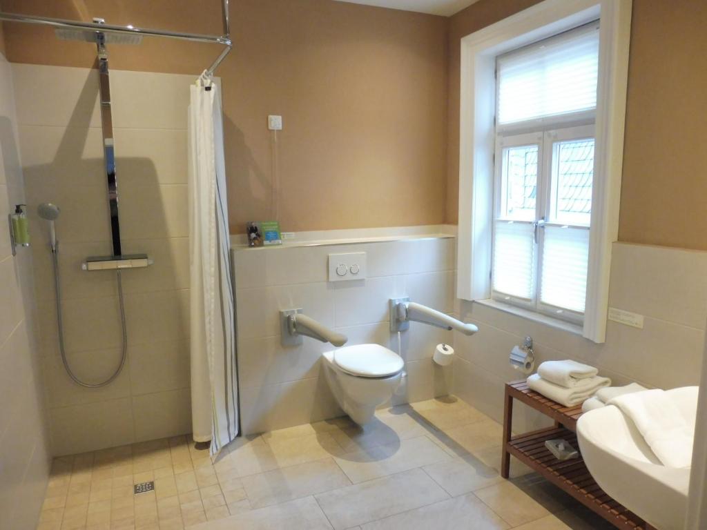 Koupelna v ubytování GDA Hotel Schwiecheldthaus