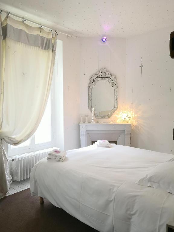 Maison Stella Cadente, Maison d'hôtes Artistique et Jardin à Provins - Reine Des Neiges Room