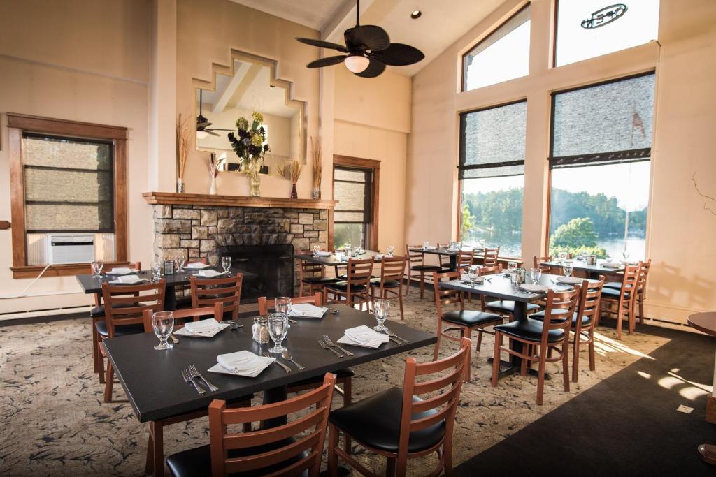 Restaurace v ubytování Bayside Resort, Lake George NY