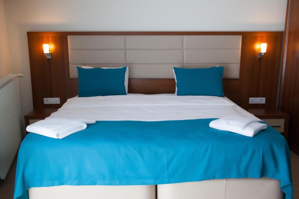 Black Forest Hotel - Double Room With Private Bathroom