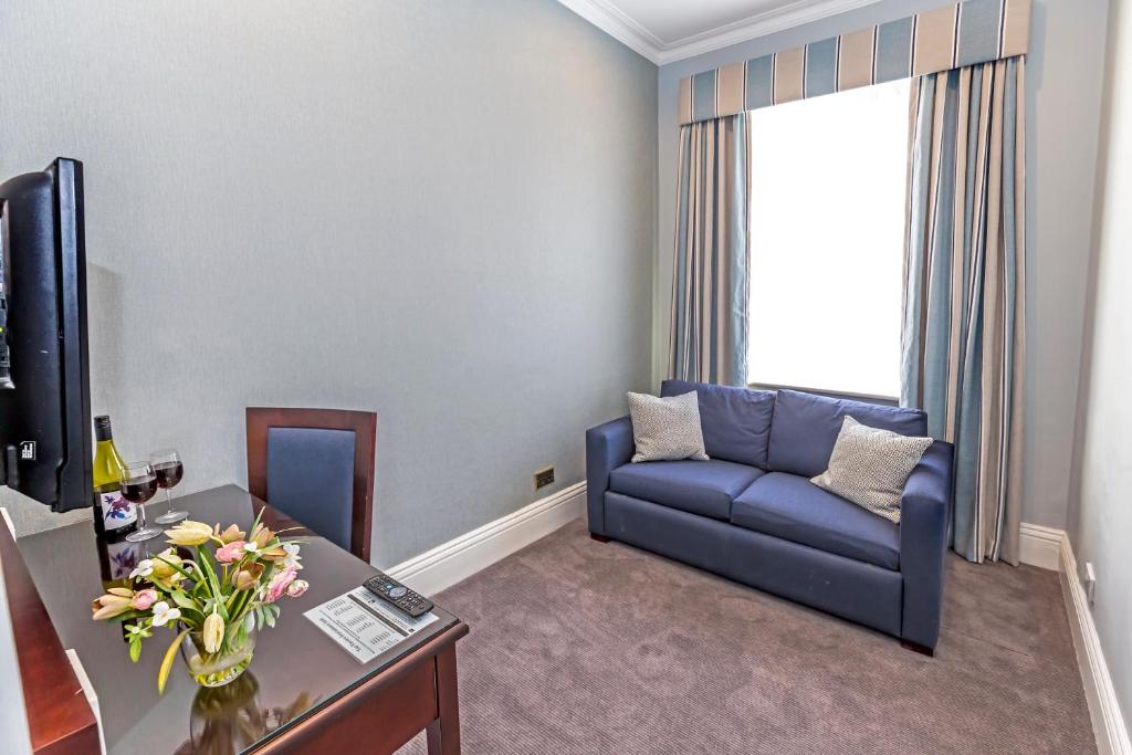 Connaught Lodge - Resim 6