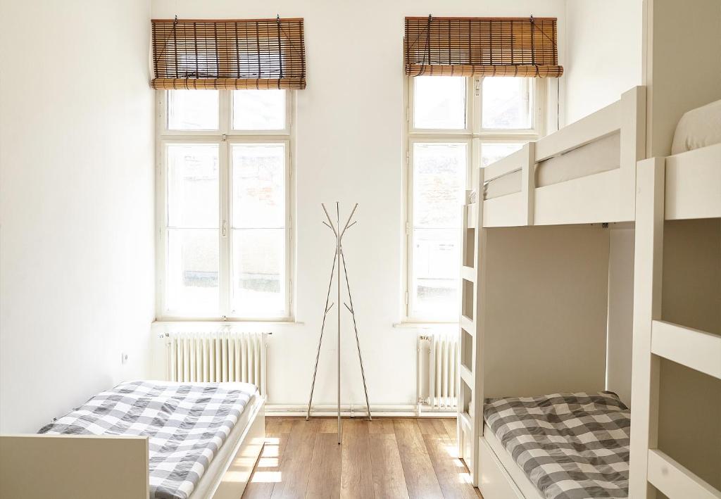 Lovecroatia Zagreb - 'Pax nest' - 女宿舍的单人床