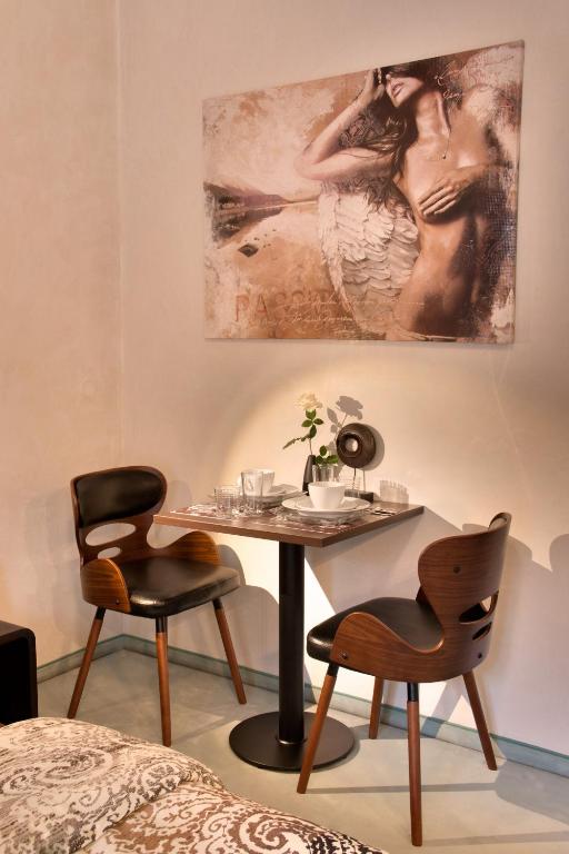 Lion Homestay Munich - King Room With Balcony