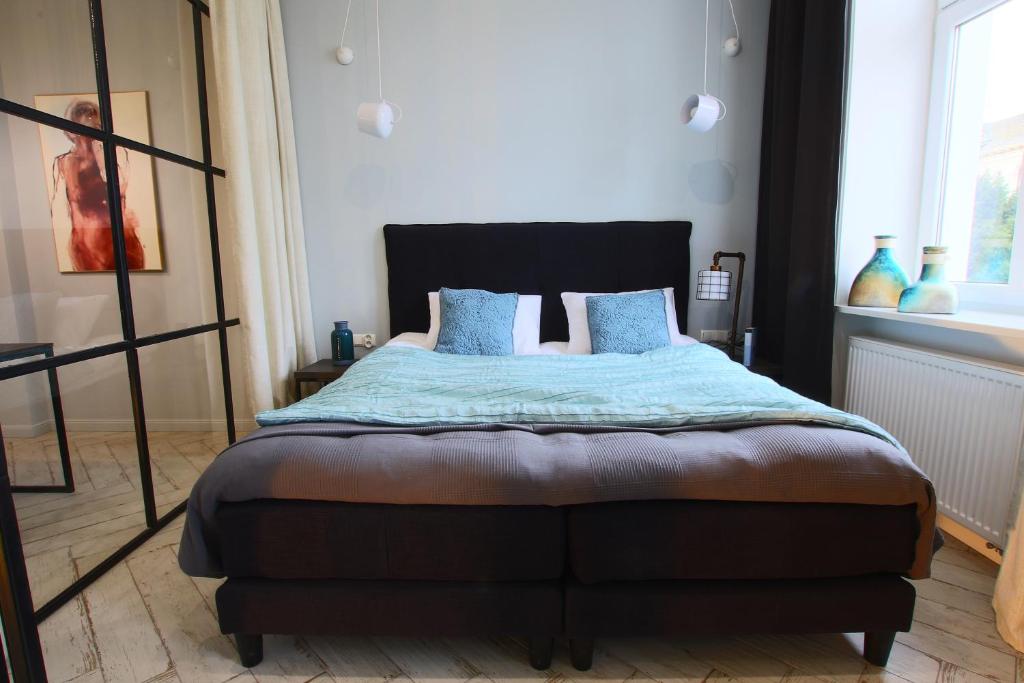 Łóżko lub łóżka w pokoju w obiekcie Apartamenty Batorego 2 - Stary Rynek