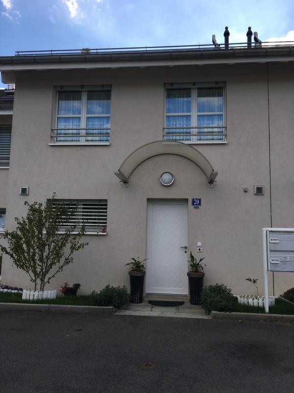 a white house with a white door and windows at B&B Kelly in Lausanne