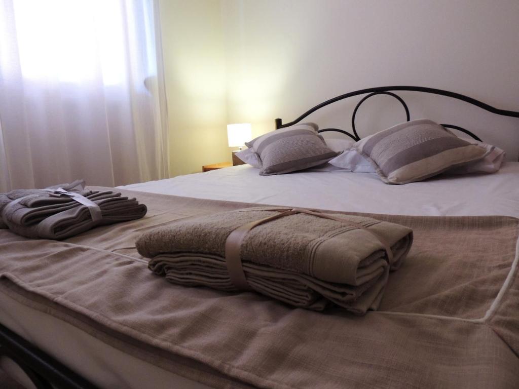 Un pat sau paturi într-o cameră la Maria-Villa