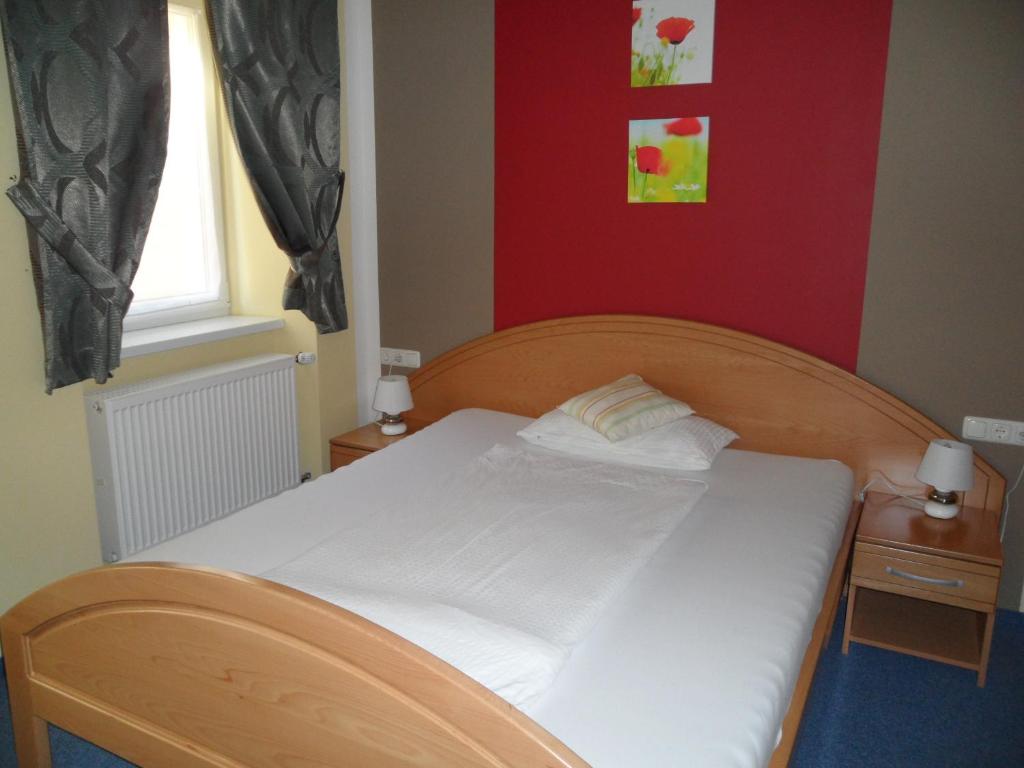 Postel nebo postele na pokoji v ubytování Garni Hotel Post