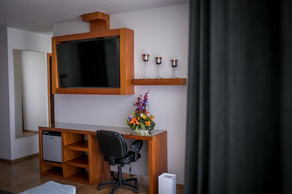 TV a/nebo společenská místnost v ubytování AMD Hotel