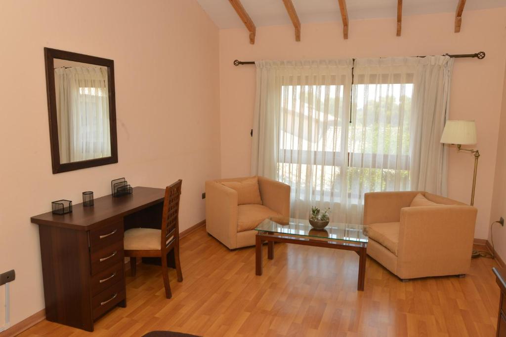 Posezení v ubytování Howard Johnson Hotel Rinconada de Los Andes