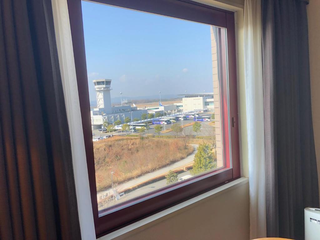 Hiroshima Airport Hotel - Deluxe Twin Room - Airport View - Non-Smoking